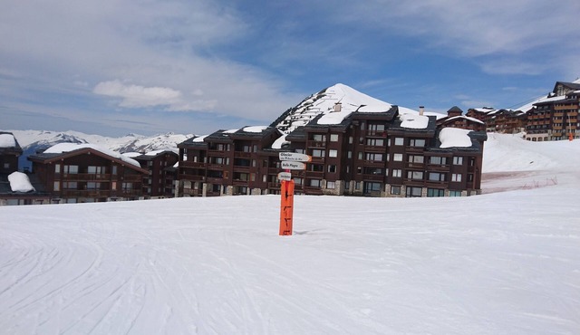 Pierre De Soleil - Ski in/out, next to ski school, shops/restaurants -free wifi