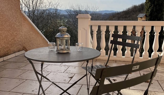 Pierres Dorées : Calme et Détente sur la Route des Vins à Deux pas de Lyon