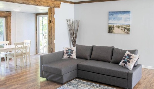 Pigeon's Nest - Affordable 2BR Kawartha Lakes Waterfront Cottage