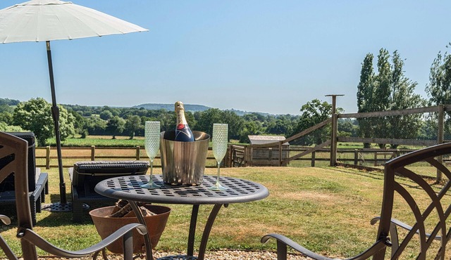 PIGLET CORNER, pet friendly, with a garden in Culmstock