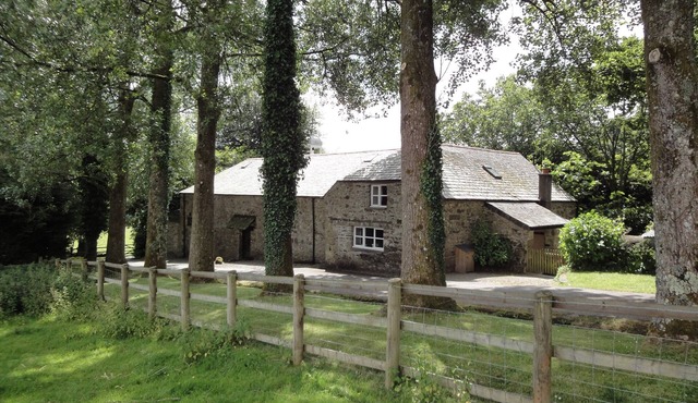 PIGWIGS PLACE, pet friendly, country holiday cottage in Cornwood