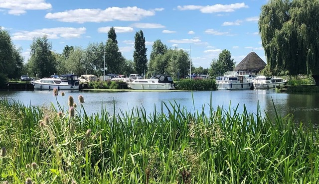 Pike & Eel Hotel and Marina