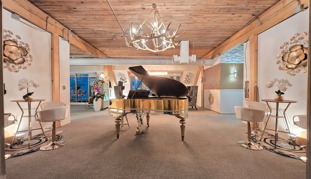 Pike Market Millionaire’s Escape – 2BR Sky Summit