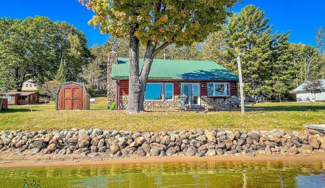 Pike Shores Lakeside Getaway
