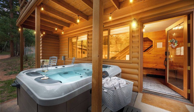 Pikes Peak Adventure Basecamp: Hot Tub, BBQ, Arcade, & Trail Access