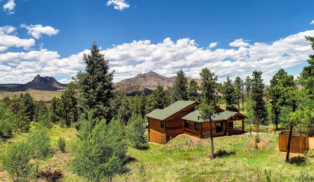 Pikes Peak Ranch - Angler's Cove Cabin