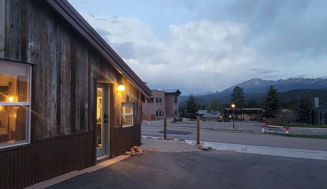 Pikes Peak Views: One Block to Downtown