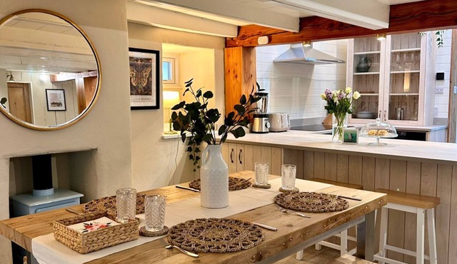 Pilgrim Cottage - sleeps 4 guests in 2 bedrooms