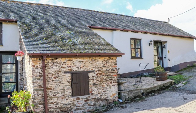 PILLHEAD CIDER HOUSE, pet friendly, with pool in Bideford