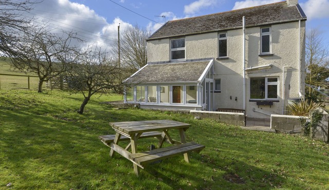 PILLHEAD COTTAGE, pet friendly, with pool in Bideford