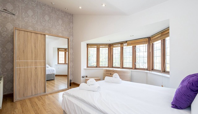 Pillo Rooms - Abbey Lodge