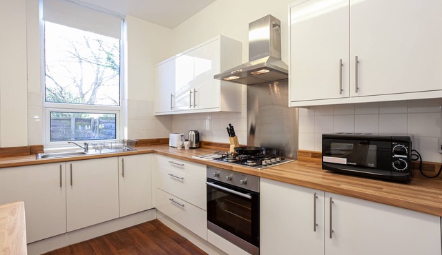 Pillo Rooms - Cosy 2 Bed House in Eccles