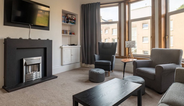 Pillow Partners are proud to present this spacious centrally located apartment which is ideal for...