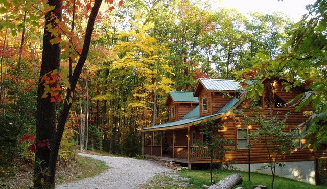 Pillow Rock Deluxe Luxury Log cabin in the New River Gorge area