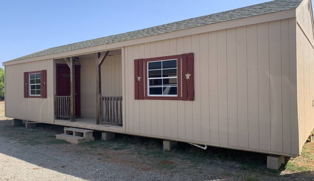 Pilon cabin. Comfortable quiet cabin 8 miles outside Carrizo Springs