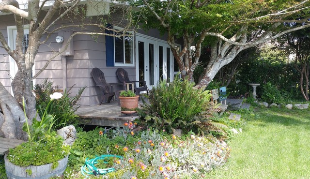 Pilot Rock Cottage - Ocean view and great home base for exploring the area