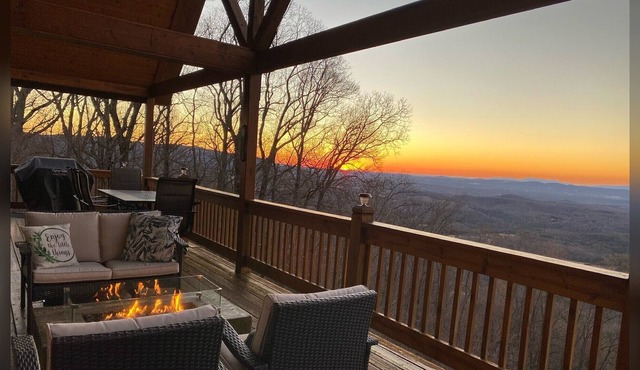 Pilot's Perch Too ~ Luxurious Blue Ridge Cabin with Breathtaking Views