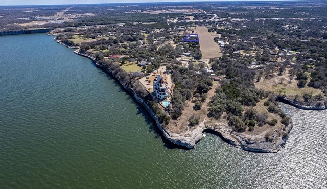 Pilots’ Retreat - Serene 3BR Lake House at Laguna Airpark TX82