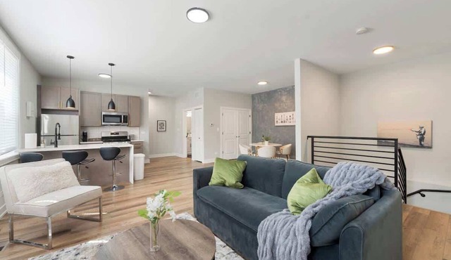Pilsen 2BA Condo Minutes from Chicago Attractions
