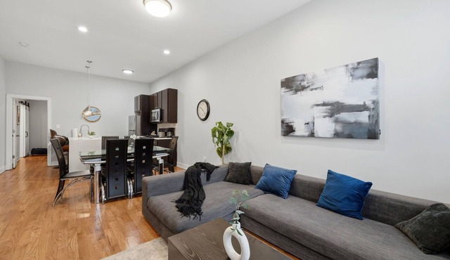 Pilsen Retreat: 4BR 3BA near Downtown Chicago