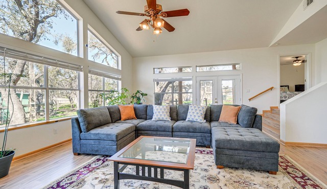 ‘Pin Oak Farmhouse’ w/Patio in Dripping Springs