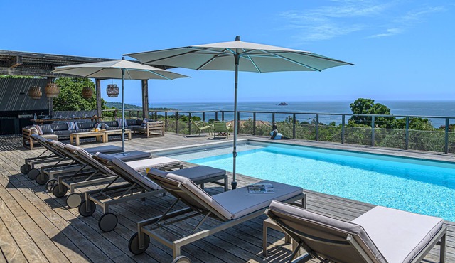 Pinarello, beautiful sea view, beach access and heated pool, near Porto Vecchio