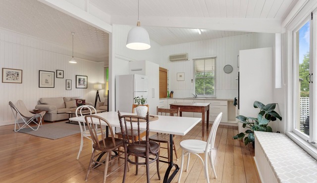 PINBARRON Cottage close to Queens Park/schools