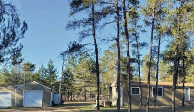 Pine Acres Getaway, 10 acres of fun and relaxation.