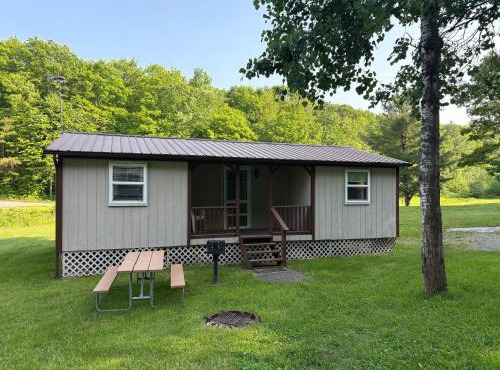 Pine and Paddle Cottage on Black Lake