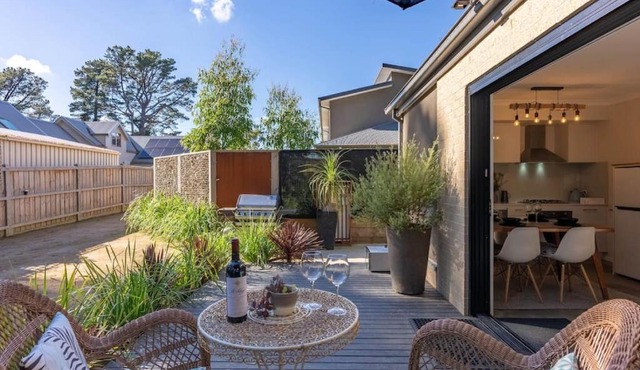 Pine Beach Guest House in the Heart of Balnarring