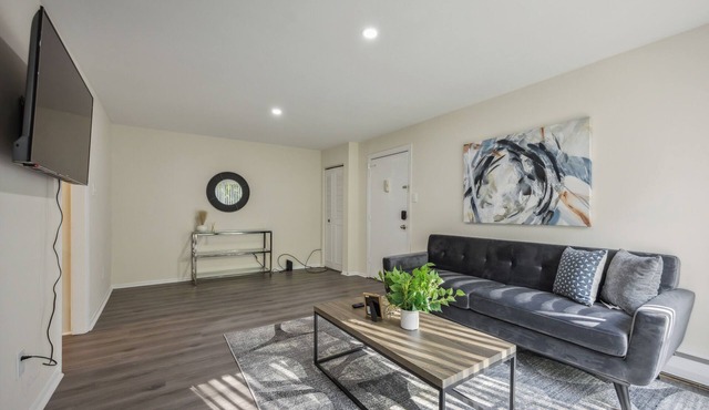 Pine Brook 410 I Pool Gym I Free Parking !