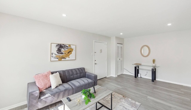 Pine Brook 509 I Corporate 1.5Br Apt I Parking