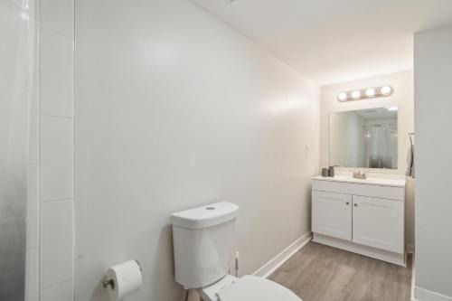 Pine Brook 808 I Your Newark Retreat I Pool & Gym