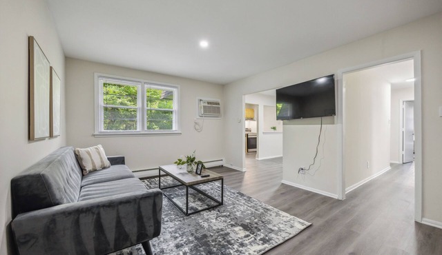 Pine Brook 818 I Pool Gym I Free Parking !