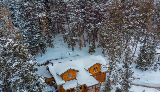 Pine by Avantstay Magnificent Private Log Cabin w/ Veranda Mtn Views & Hot Tub