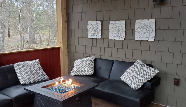 Pine City/River/kayaks/dogs/firepit/screen porch