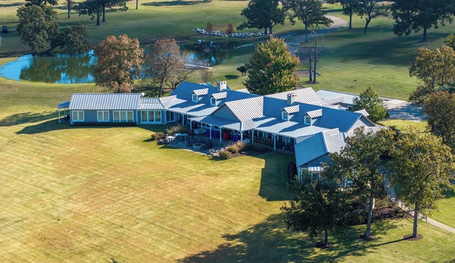 Pine Cone Ranch Private Texas Estate/320 Acres, Lake, Sleeps 40+
