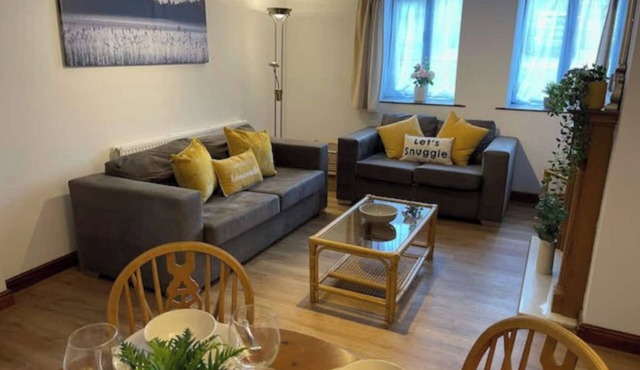 Pine Cottage, a luxury cottage, cosy 2 bedroom, sleeps 4, dogs very welcome