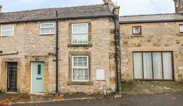 PINE COTTAGE, pet friendly, with a garden in Youlgreave