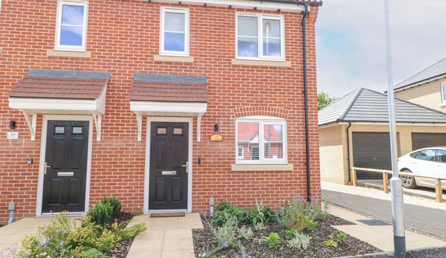 PINE COTTAGE, pet friendly, country holiday cottage in Wrentham