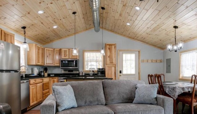 Pine Cottage-start your Endless Mt. adventure here