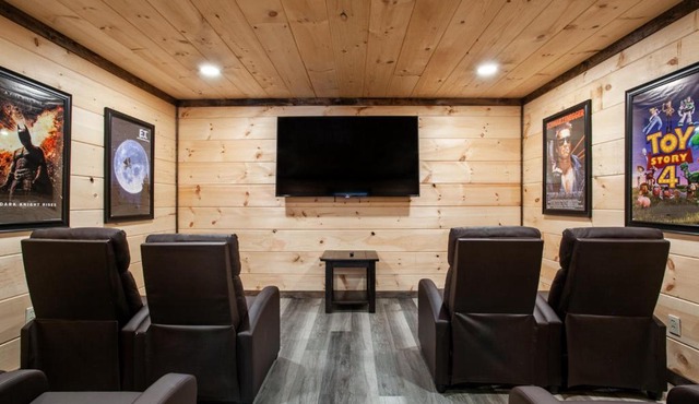 Pine Cove Cabin - Hot Tub, Game Room, Theater Room