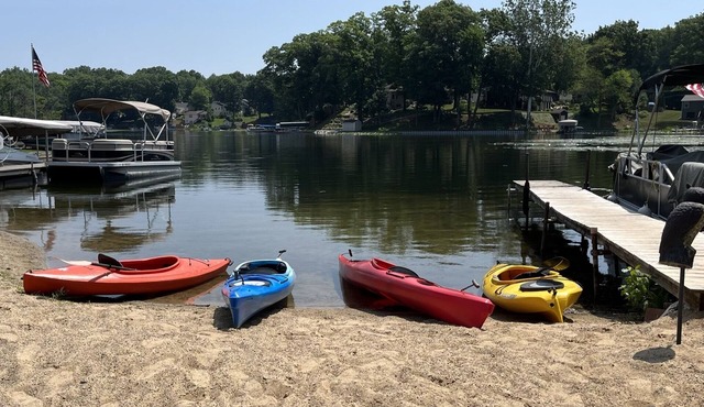 Pine Cove Cottage: Four bedroom home on Pine Lake