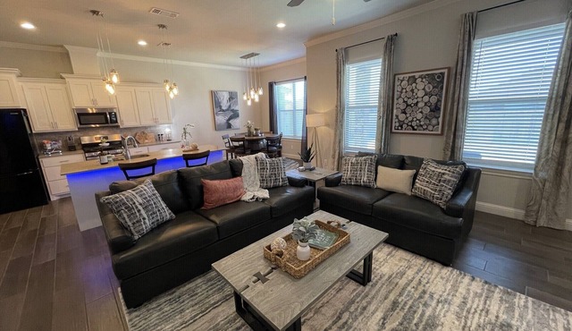 Pine Cove LBK | Entire Home | 3 Bed | 2 Car Garage