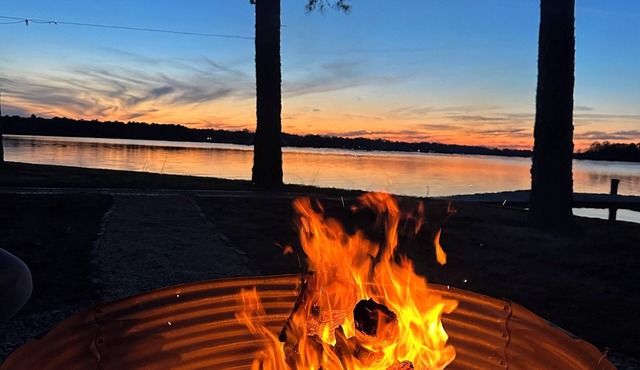 Pine Cove on the Severn - 13-acre Private Retreat with Pool