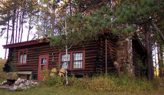 Pine Crest- Historic 3 bedroom Log Cabin built in the 1930's by the CCC.