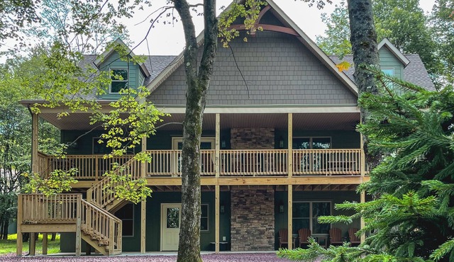 Pine Crest Lodge, 8BR 5BA Home with Large Yard, Fire Pit, & Private Hot Tub