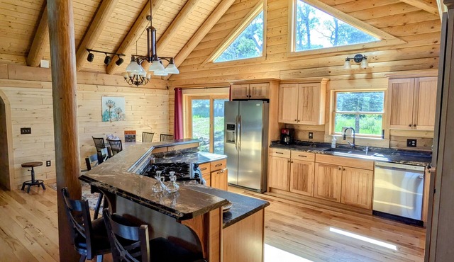 Pine Dragon Lodge, a spacious cabin in gated community