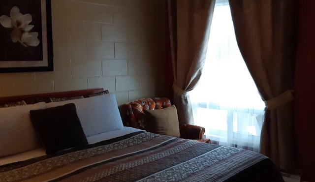 Pine Grove Motel
