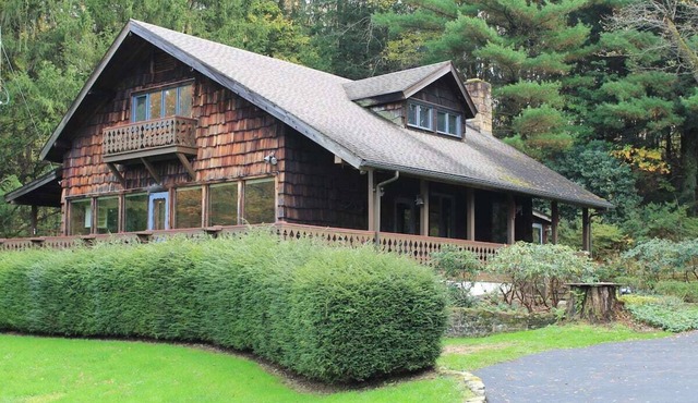 Pine Grove Retreat- True Mtn. Chalet near 7 Springs, Falling Water, & Ohiopyle